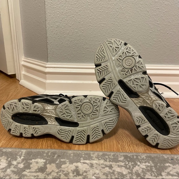 ASICS Shoes - Picture 4 of 4